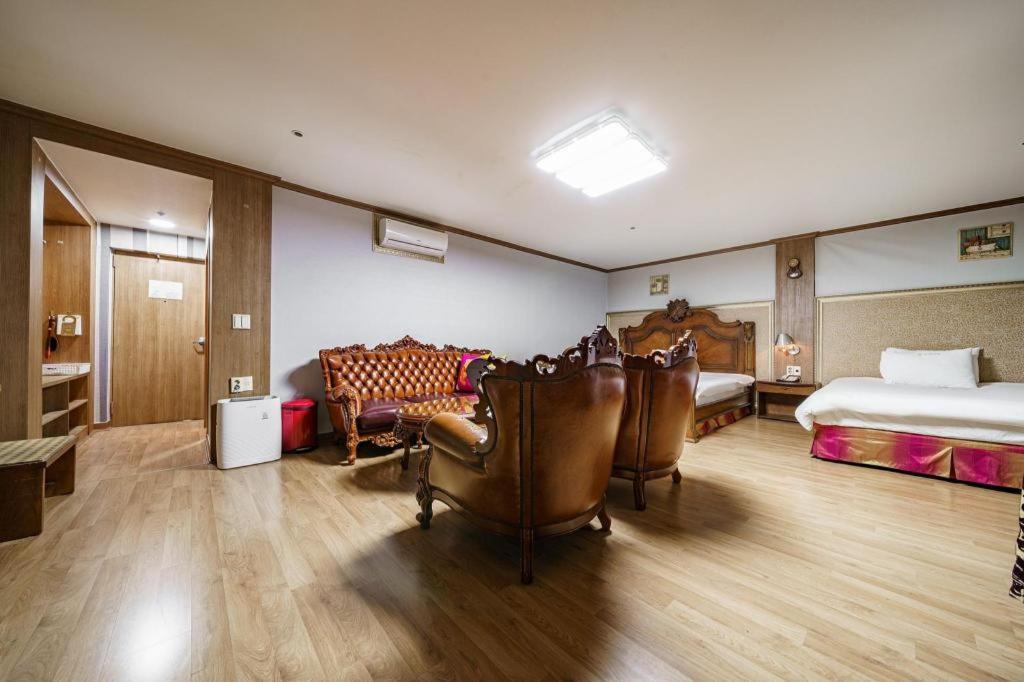 Hotel Olympic Changwon Exterior foto